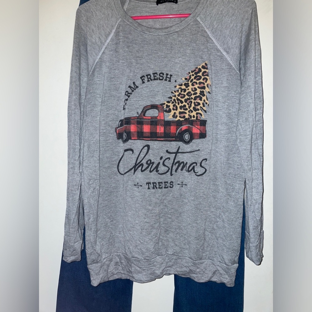 Womens used medium Gray Christmas Graphic long sleeve top